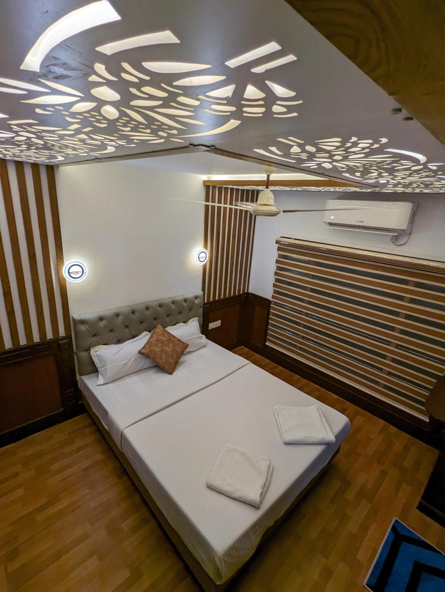 Grand Villa Houseboat Kumarakom Eksteriør bilde
