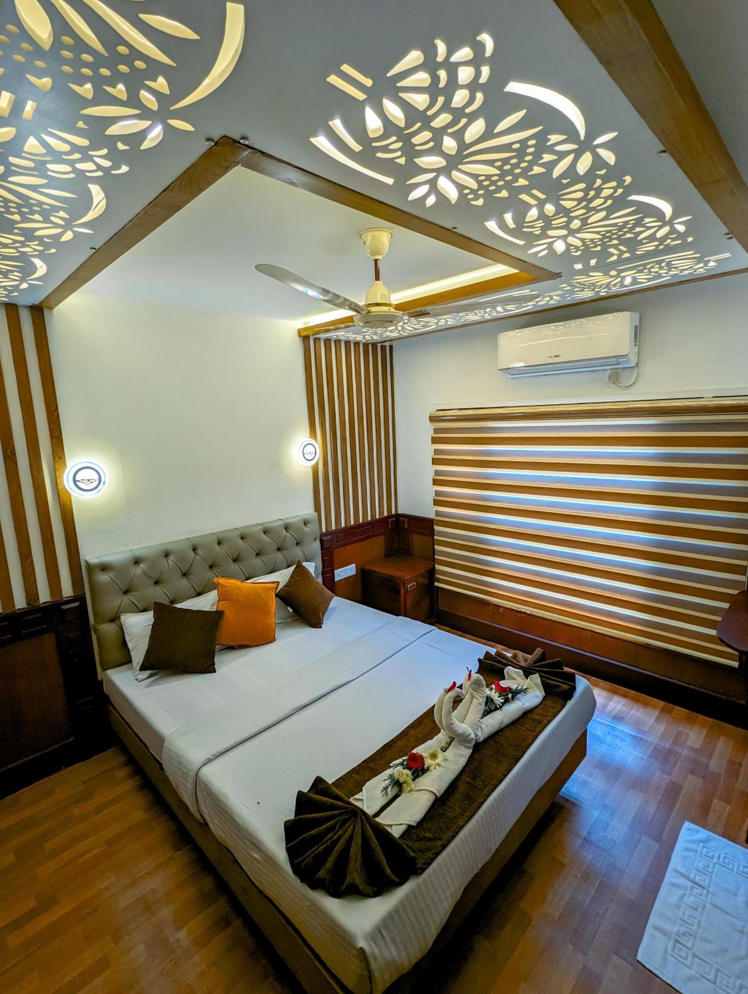 Grand Villa Houseboat Kumarakom Eksteriør bilde