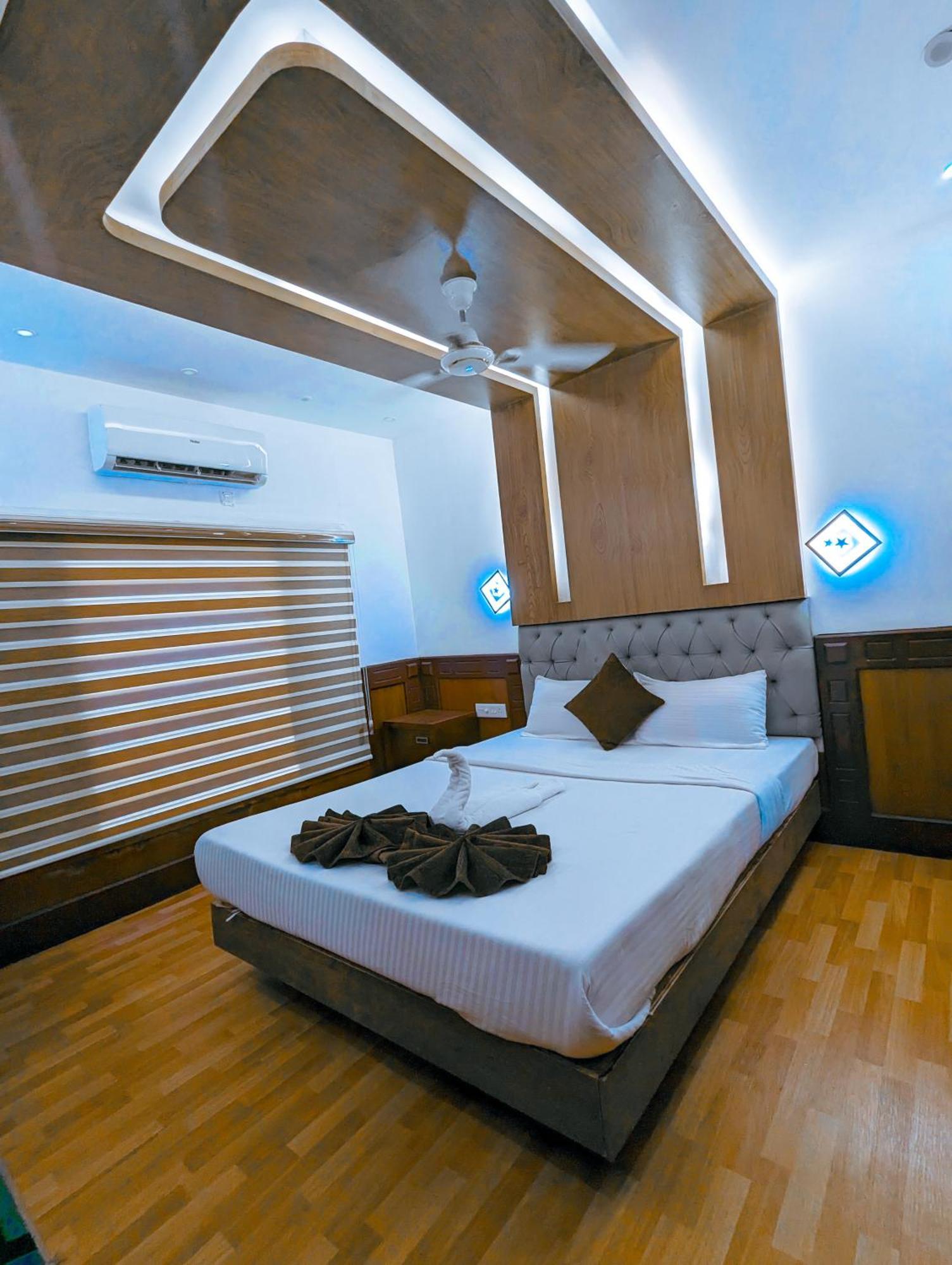 Grand Villa Houseboat Kumarakom Eksteriør bilde