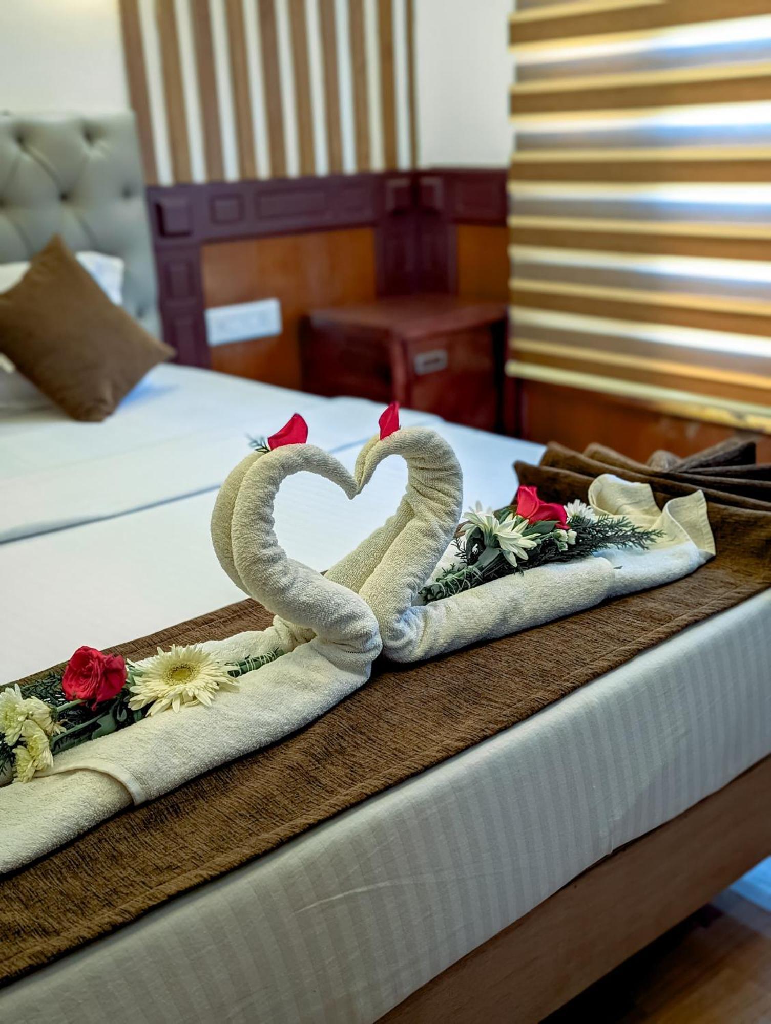 Grand Villa Houseboat Kumarakom Eksteriør bilde