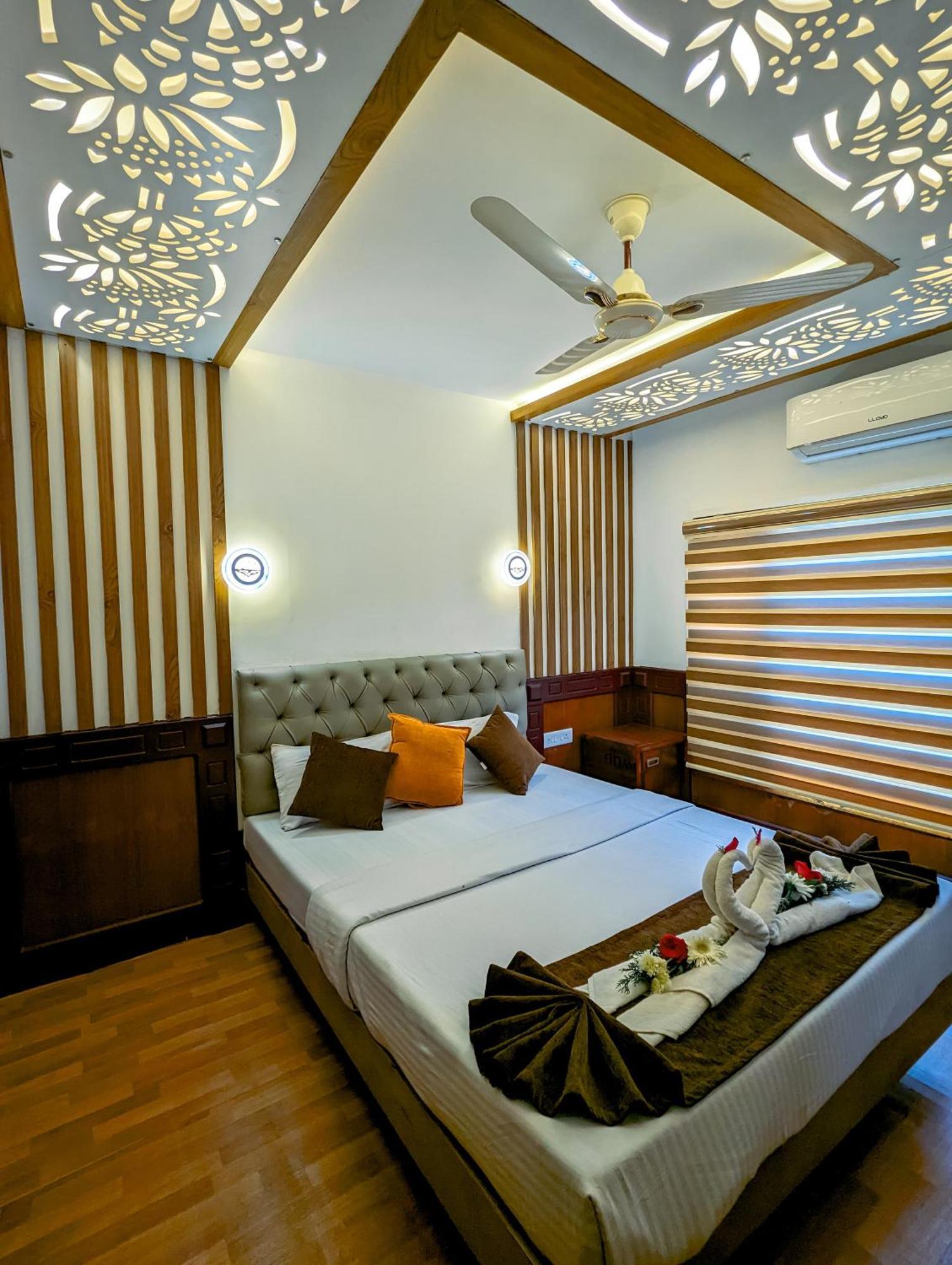 Grand Villa Houseboat Kumarakom Eksteriør bilde